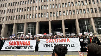 Avukatlar 'Savunma Nöbeti'nde: “Hukuk işlemiyorsa bu ülkede hiçbir şey işlemiyor demektir”