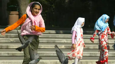 Avusturya, 14 yaş altına başörtüsü yasağı getiriyor!