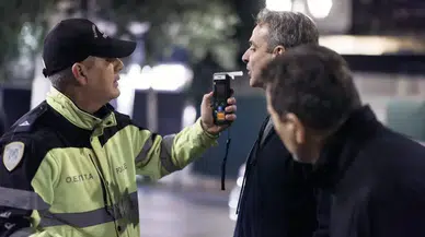 Yunanistan başbakanı Miçotakis çevirmeye girdi, alkol testini bizzat denedi