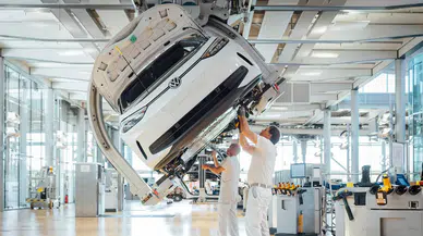 Volkswagen, 88 yıllık tarihinde ilk defa bir fabrikasının kapısına kilit vuruyor