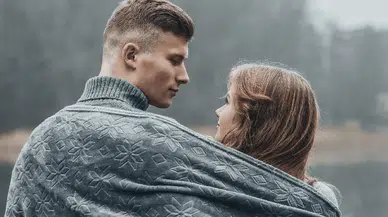 Flört uygulamalarına ara: Yeni insanlarla tanışmanın unutulan ama en güvenli yolları