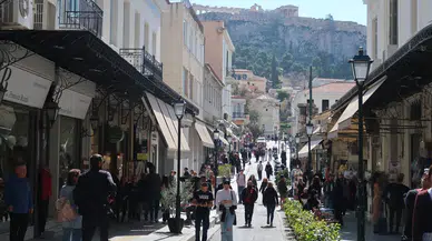 Yunan medyası bu soruyu tartışıyor: Türkler neden Atina'ya akın ediyor?