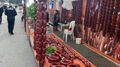 Kahramanmaraş'ta son kullanma tarihi geçmiş 850 kilogram sucuk ele geçirildi