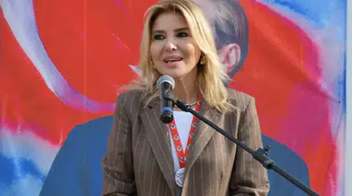 'Halayda başörtülü kadının elini tutmadı' iddiasına Gülben Ergen'den yanıt geldi