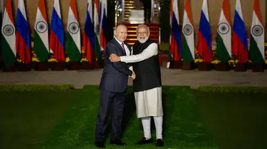 Putin 3 yıl aradan sonra Hindistan'da