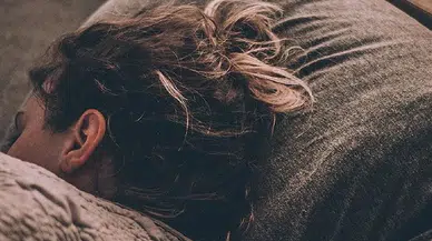 Gece kapıyı açık uyuyanlar dikkat: Bu alışkanlık karakteriniz hakkında sandığınızdan fazlasını söylüyor