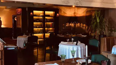 Mehmet Akif Ersoy dosyası derinleşiyor: Ünlülerin gizli mekanı Kütüphane’ye narkotik baskını