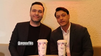 Mesut Özil boykot listesinde olan Espressolab'de kahve içti!