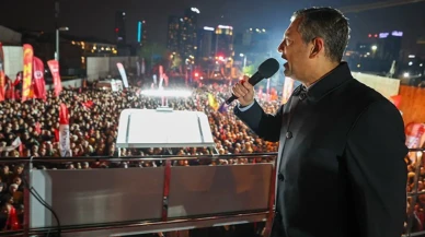 Özgür Özel'den Beylikdüzü çağrısı: İmamoğlu'na ve milletin iradesine sahip çıkmak için oradayız!