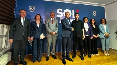 Özgür Özel SOL Parti'yi ziyaret etti: Muhalefeti bir ve bir arada tutarak demokrasiyi savunmayı çok önemsiyoruz