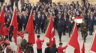 TBMM Başkanı Numan Kurtulmuş, beraberindeki heyetle Anıtkabir'i ziyaret etti