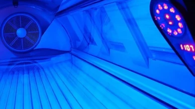 Solaryum kabininde unutulan kadın yanıklarla hastanelik oldu: Uzmanlardan ciddi uyarılar!