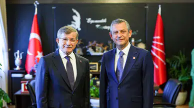 CHP lideri Özgür Özel ile Gelecek Partisi Başkanı Ahmet Davutoğlu TBMM’de kritik görüşmede bir araya geldi