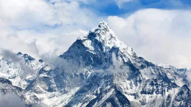 Everest'e tırmanan Filipinli dağcı aşırı yorgunluk nedeniyle yaşamını yitirdi