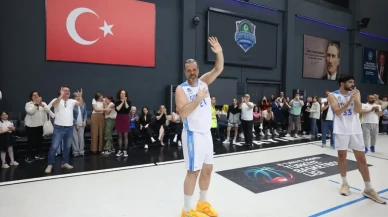 Türk basketbolunun önemli isimlerinden Oğuz Savaş parkelere veda etti