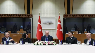 Cumhurbaşkanı Erdoğan, 1 Mayıs'ta işçi ve işveren temsilcileriyle Külliye'de buluştu