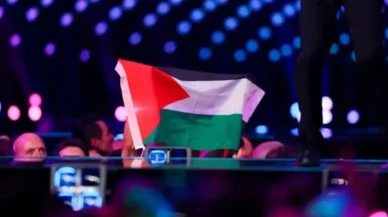Eurovision’da Filistin bayraklı protesto: İlk yarı finalde finalistler belli oldu