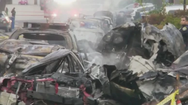 Yerleşim bölgesine uçak düştü: Çok sayıda can kaybı var