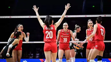 Filenin Sultanları, Polonya'yı final setinde 3-2 yenerek 3'te 3 yaptı!