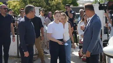 Özgür Özel, Nehir Zeyrek'i üniversite sınavının ikinci gününde de yalnız bırakmadı!