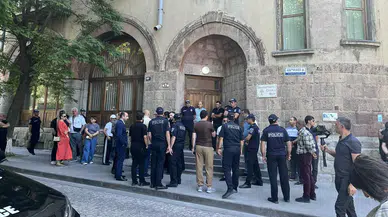 Ermenistan'da hükümet - Kilise gerilimi tırmanıyor: Apostolik Kilisesi'ne polis operasyon düzenledi