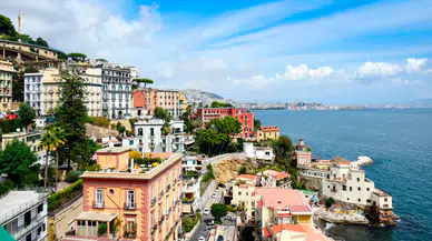 Napoli 4.6 büyüklüğünde depremle sarsıldı