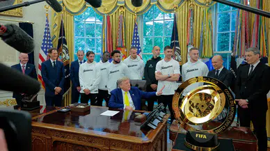 Beyaz Saray'da Juventus kulübünü ağırlayan Donald Trump, futbolculara trans sporcular hakkındaki fikirlerini garip bir üslupla sordu