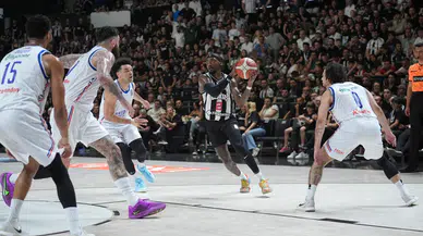 Yarı final serisinin ilk maçında Anadolu Efes, Beşiktaş'ı 90-87 yenmeyi başardı