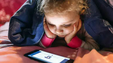 Ekran bağımlılığı konuşmayı geciktiriyor: Uzmandan ebeveynlere kritik uyarılar