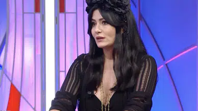 Deniz Çakır’dan sektöre sert eleştiri: Erkek oyunculara kızları yaşında partner, bize gelince yaş sorun oluyor