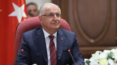 Yaşar Güler İran sınırındaki askerî birlikleri denetlemek için Van’a gitti