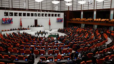 Yeni anayasa için kulis trafiği hızlandı: AK Parti yaz boyunca vekil arayacak