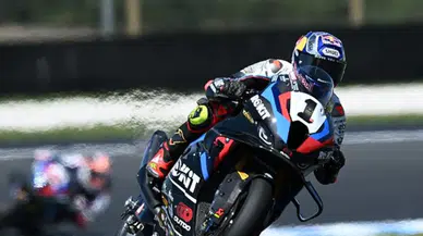 Toprak Razgatlıoğlu Emilia Romagna’da zafere ulaştı: Kazaların gölgesinde büyük geri dönüş!