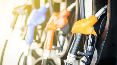 Benzine 1 lira 55 kuruş, motorine 1 lira 88 kuruş zam geldi