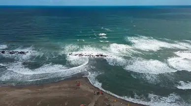 Art arda iki şehirde denize girmek yasaklandı!