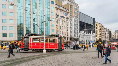 Kamuya açık alanlarda yüksek sesle müzik dinleyenlere para cezası geliyor