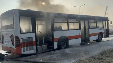 Eskişehir'de körüğü patlayan belediye otobüsü alevler içerisinde kaldı