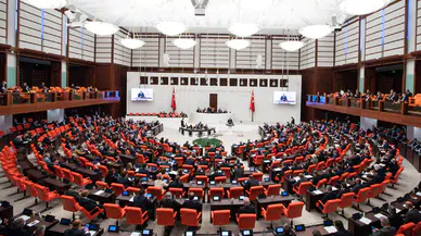 Zeytinliklerin madencilik faaliyetlerine açılmasını da öngören kanun teklifinin ilk 11 maddesi Meclis'te kabul edildi