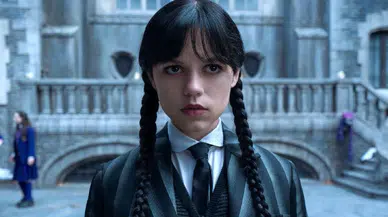 Netflix’in fenomen dizisi “Wednesday” 3. sezonuyla geri dönüyor: Jenna Ortega’nın yeni imajı sosyal medyayı salladı