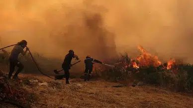 Yunanistan’da orman yangınları felakete dönüştü: Sıcaklık 44 dereceyi aştı, tahliyeler başladı
