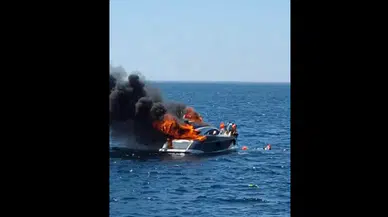 Adalar’da skandal anlar: Yanan yattan denize atladılar, yardım etmek yerine yoluna devam etti