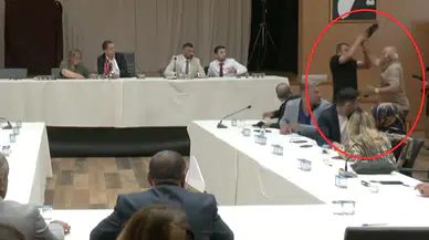 Şile Belediye Meclisi başkanvekili seçimi sırasında ayakkabı fırlatma olayı yaşandı