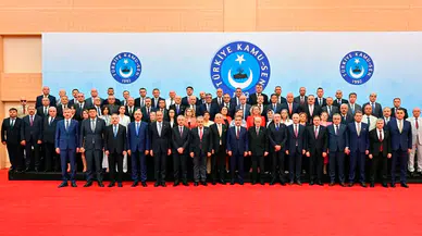 Kamu-Sen yönetimiyle görüşme gerçekleştiren Bahçeli, hatıra fotoğrafı da çektirdi