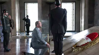 Belçika Savunma Bakanı Theo Francken’den Anıtkabir ziyaretine ilişkin diz çökme mesajı