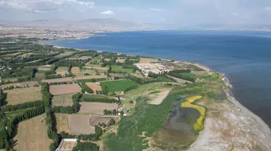 Van Gölü'nün çekilmesiyle iki mahalle arasındaki mesafe 1 kilometreye indi