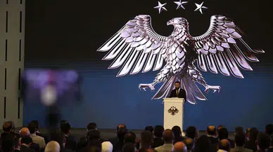 Suriye’nin yeni ulusal logosu tanıtıldı: 14 tüylü ve 3 yıldızlı şahin