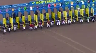 Peru’da jokeyler atları olmadan pistte koştu: 'Jockey Fest' renkli görüntülere sahne oldu