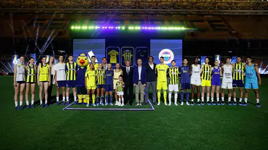 Fenerbahçe'den şaşaalı forma tanıtımı