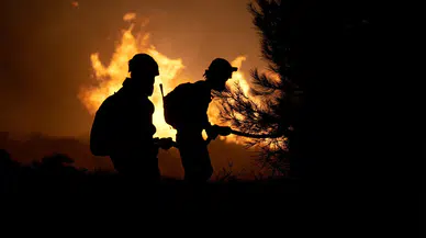 İzmir Ödemiş ve Çeşme’deki orman yangınları sürüyor: Mahalleler tahliye edildi