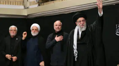 12 günlük sessizliğin ardından ilk kez görüldü: Hamaney aşure törenine katıldı